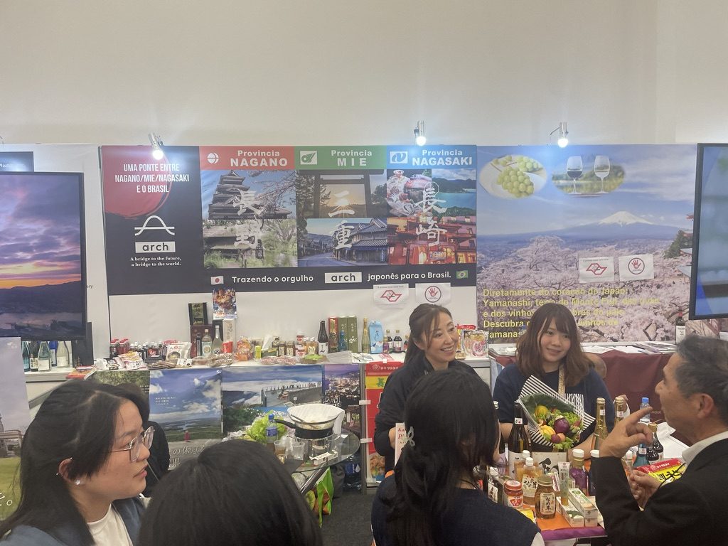 長野県・三重県・長崎県の合同ブースでの現地対応の様子